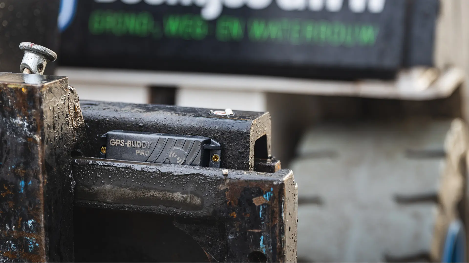 Close-up of a GPS-Buddy Pro Tag