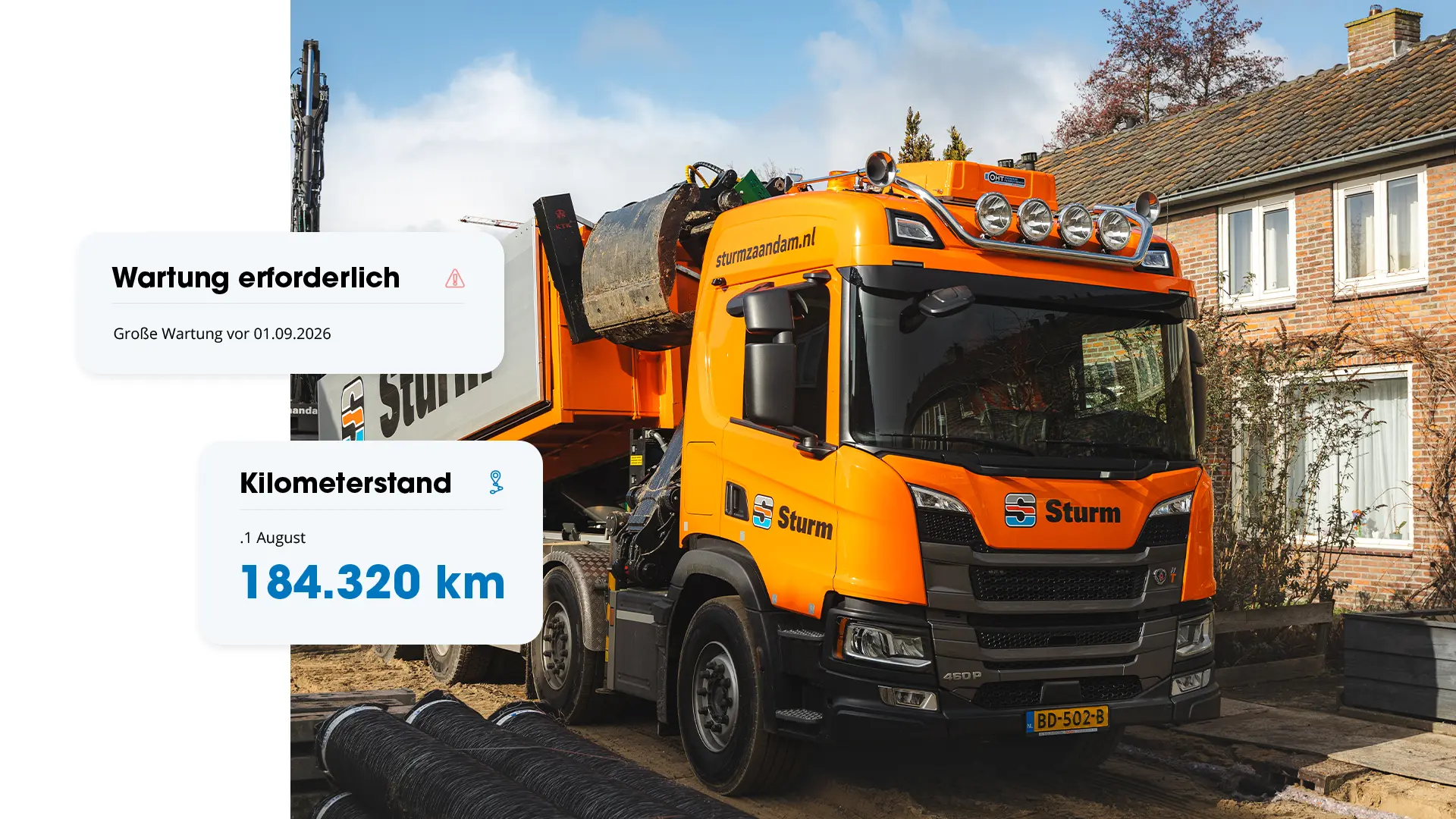 Oranger Sturm-Kipper in einer Wohnstra&szlig;e mit Karten f&uuml;r 184.320 km und geplante Gro&szlig;wartung