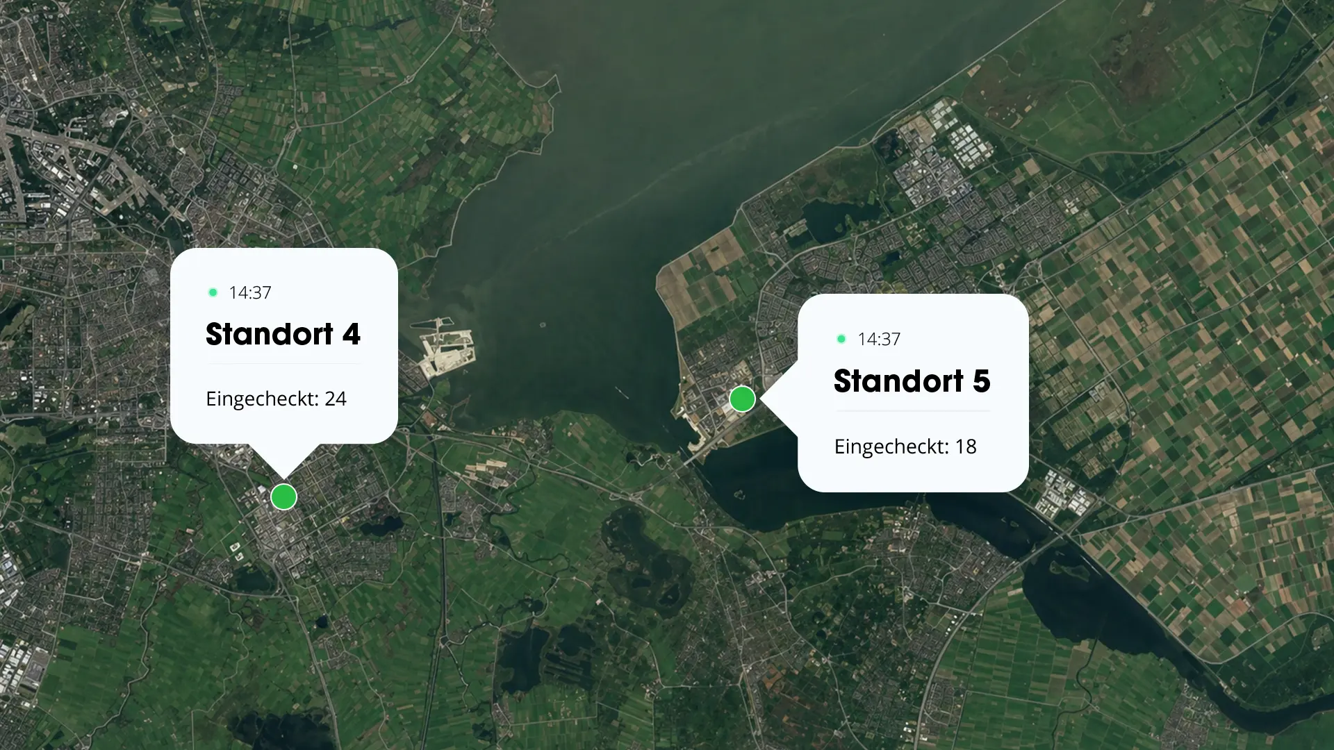 Satellitenbild einer Karte mit zwei aktiven GPS-Standorten, Standort 4 und Standort 5, jeweils mit einer gr&uuml;nen Statusanzeige, der Uhrzeit 14:37 und der Anzahl eingecheckter Mitarbeiter.