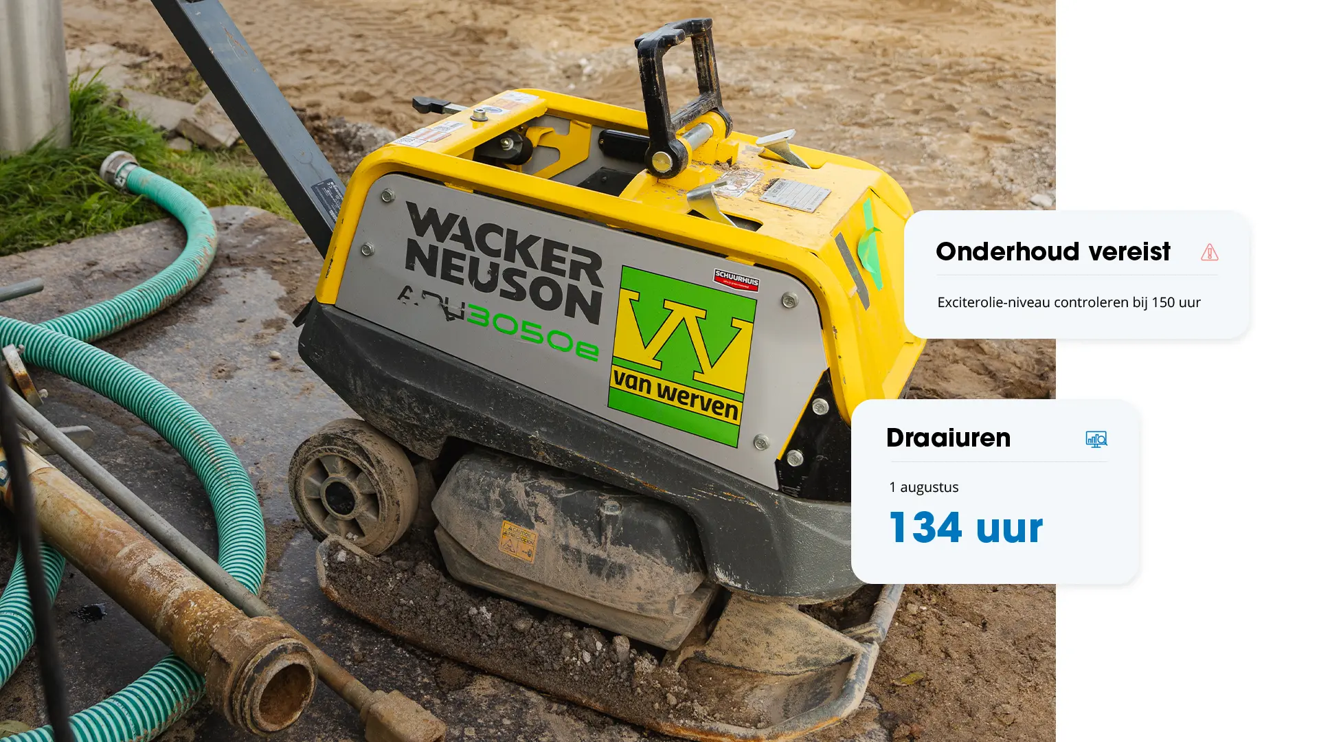 Gele Wacker Neuson trilplaat op de bouwplaats met kaarten die 134 draaiuren en vereist onderhoud tonen